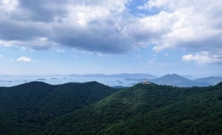 경남 고성, 역사와 자연이 어우러진 고장…문수암에서 만나는 고요한 힐링